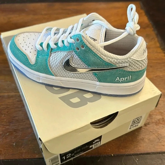 Nike SB Dunk low pro “april” size 12 childrens NIB - Picture 10 of 10